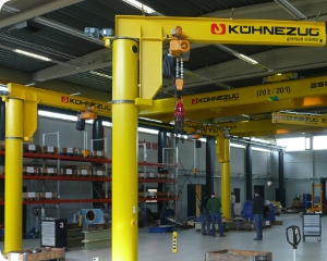 Pillar jib cranes